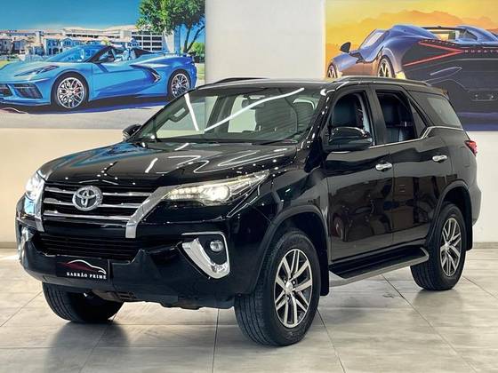 TOYOTA HILUX SW4 2.8 SRX 4X4 7 LUGARES 16V TURBO INTERCOOLER DIESEL 4P AUTOMÁTICO